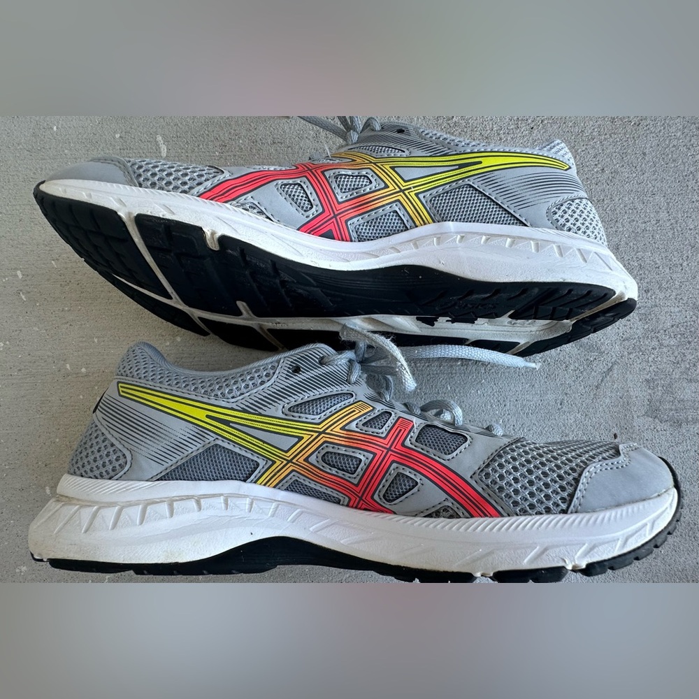 ASICS Women’s Light Gray Mesh Athletic Shoes with Red and Yellow Accents - Picture 9 of 10